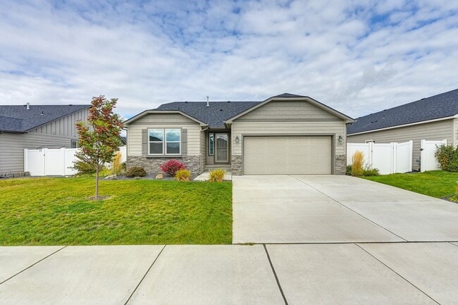 Primary Photo - Bright 3-Bedroom Retreat with 2 Full Baths...