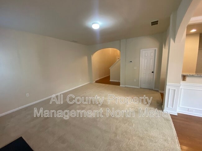 Building Photo - 2875 Cross Creek Dr