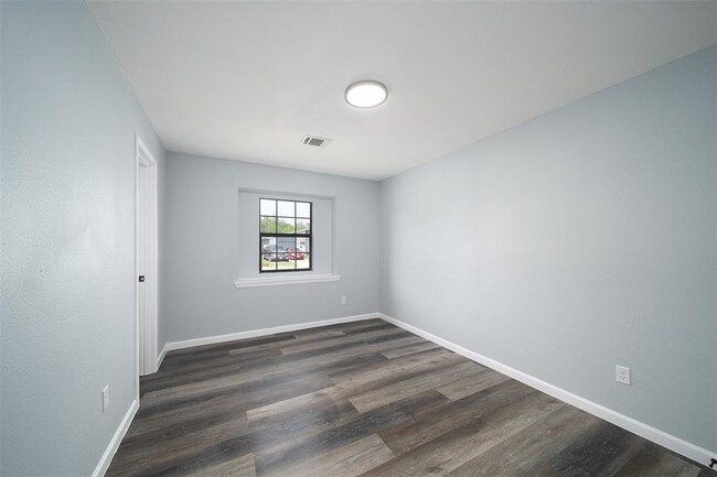 Building Photo - 3309 Proswimmer St
