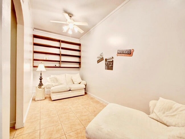 Building Photo - 1002 Acanthus St