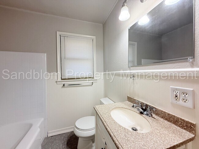 Building Photo - For Lease | Midtown Tulsa | Available Now!