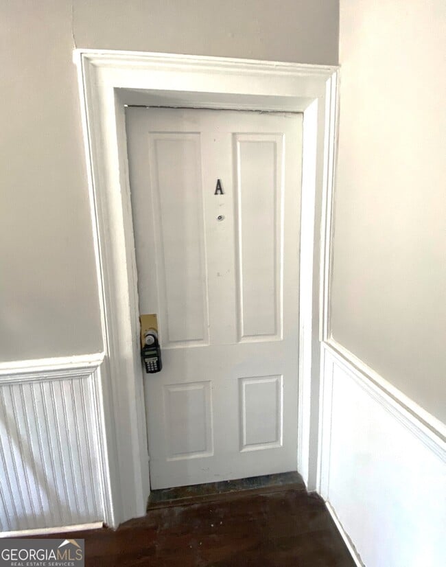 Building Photo - 302 Cedar St