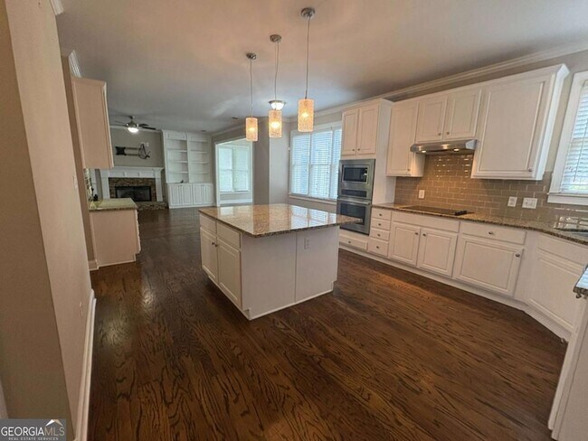 Building Photo - 1150 Lamont Cir