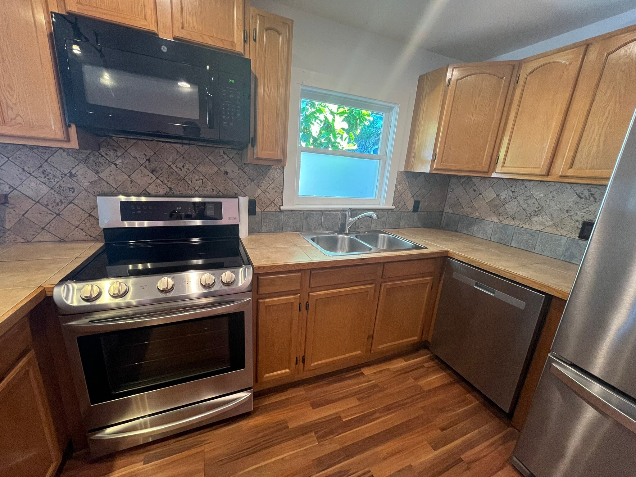 Building Photo - 212 W North Bay St