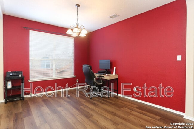 Building Photo - 335 Red Quill Nest