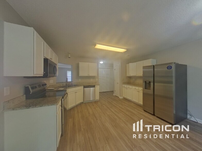 Building Photo - 1005 Aderley Oak Dr
