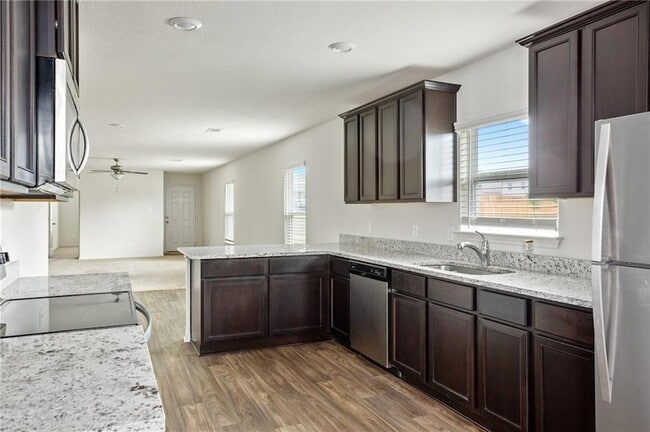 Building Photo - 201 Cres Park Dr