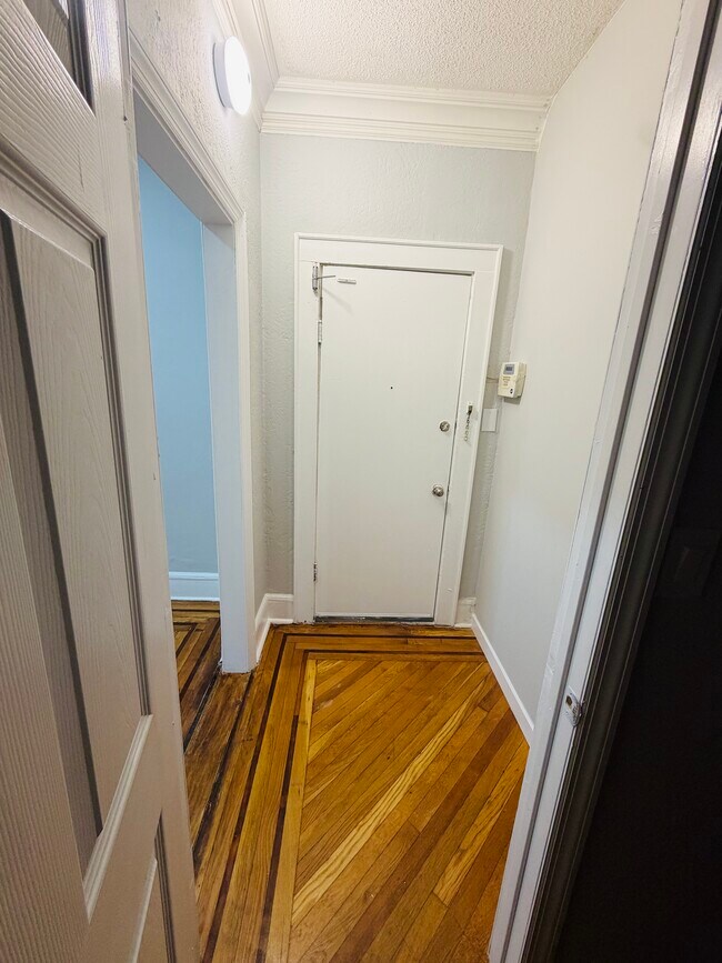 Building Photo - 15 Finlay Pl