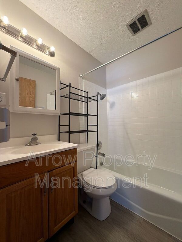 Building Photo - 1215 E Street-11