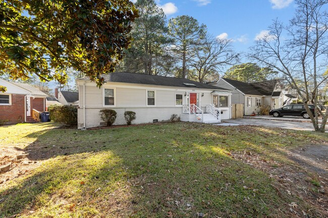 Building Photo - Charming Renovated 3-Bedroom Ranch-Style H...