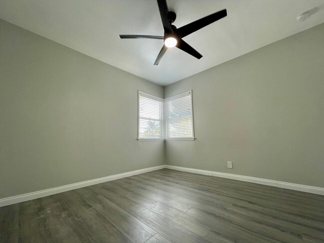 Building Photo - Remodeled 3 Bedroom + 2 Bath Property in R...