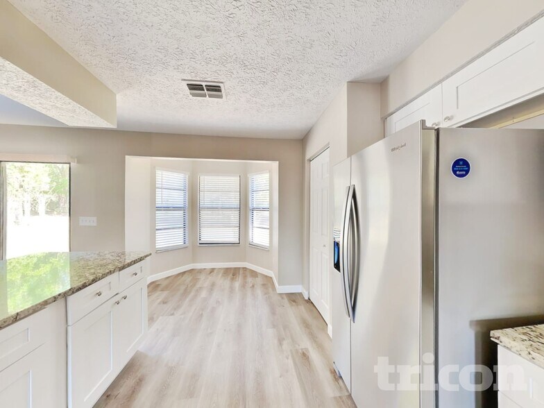 Building Photo - 23515 Shining Star Dr