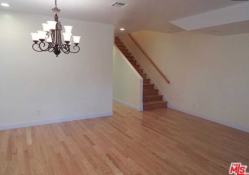 Building Photo - 2018 Hillcrest Dr