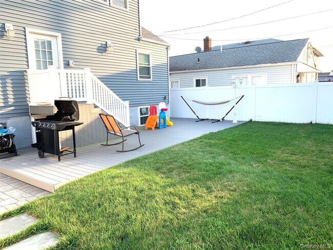 Building Photo - 521 W Park Ave