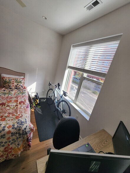 Building Photo - 1500 N American St