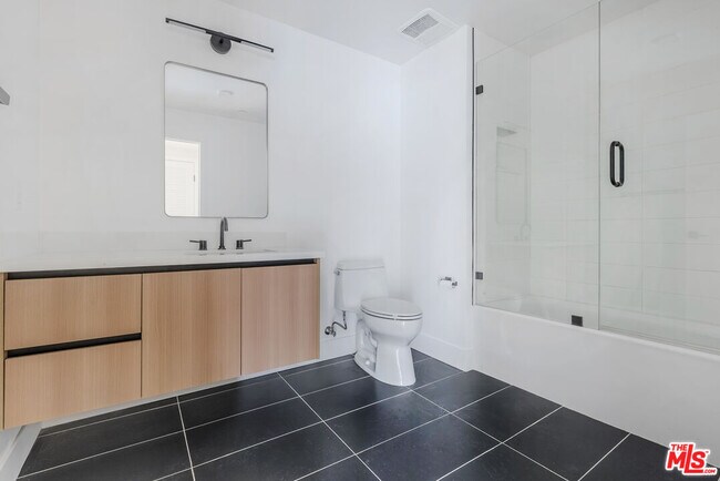 Building Photo - 5657 Virginia Ave