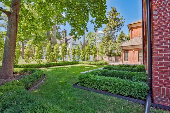 Building Photo - 200 Aspen Rd