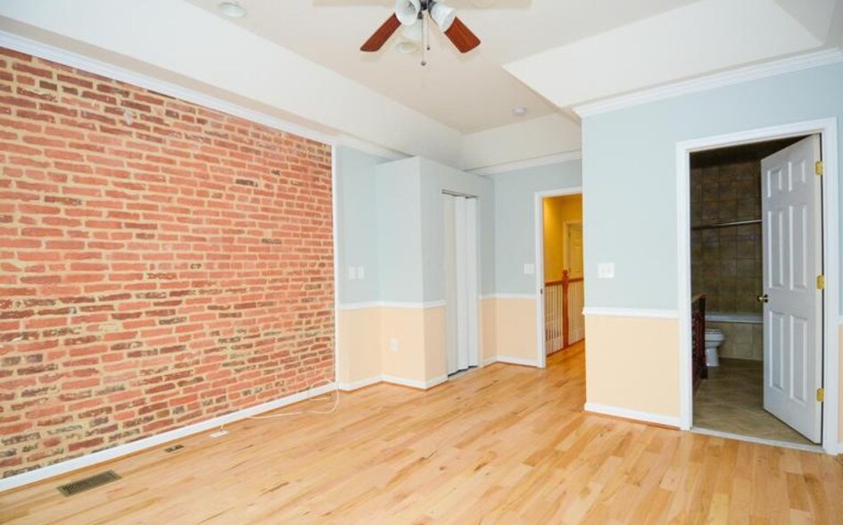 Building Photo - 2326 E Fayette St