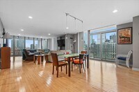 Building Photo - 3 bedroom in Chicago IL 60661