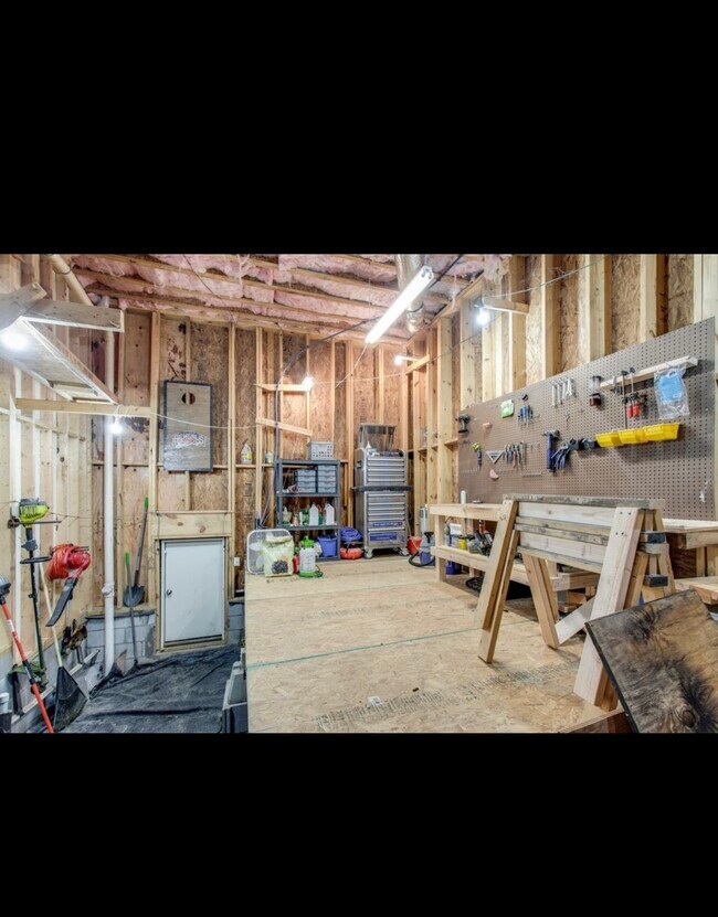 Building Photo - 2209 15th Ave N