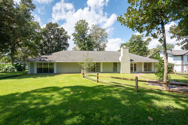 Building Photo - 119 Rio Pinar Dr
