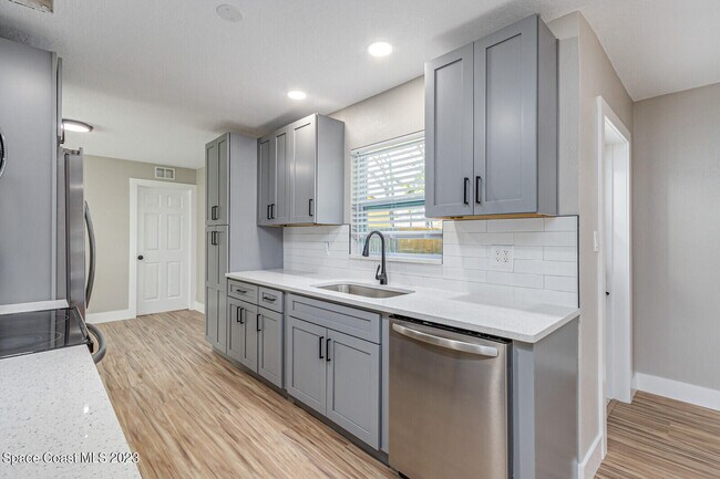 Building Photo - 5711 Margo Ct