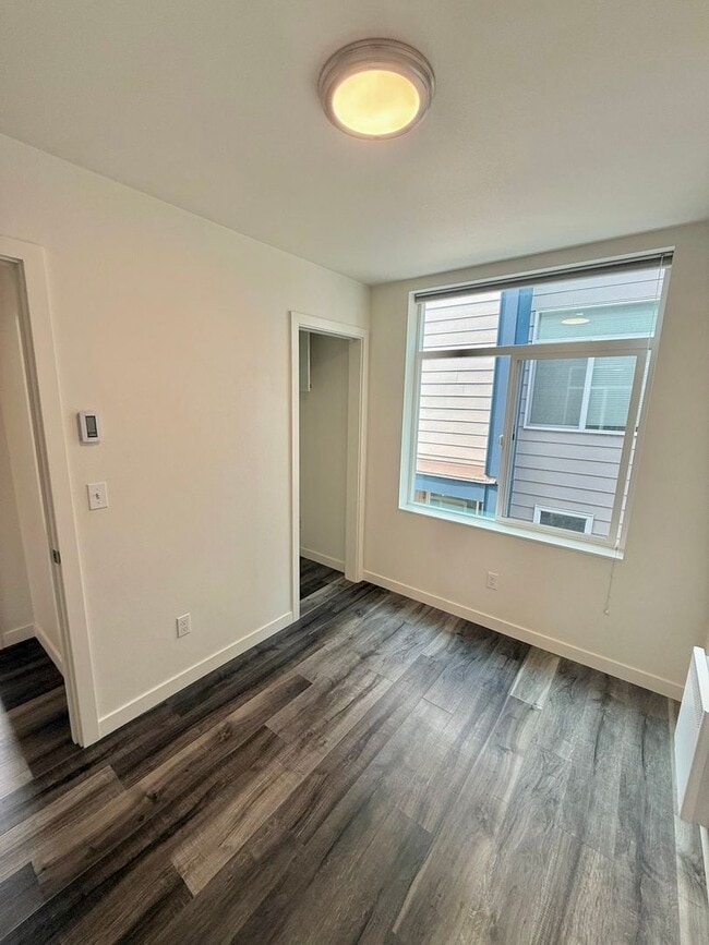 Building Photo - Spacious 8-Bedroom Ravenna Home Near UW & U Village – Perfect for Shared Living