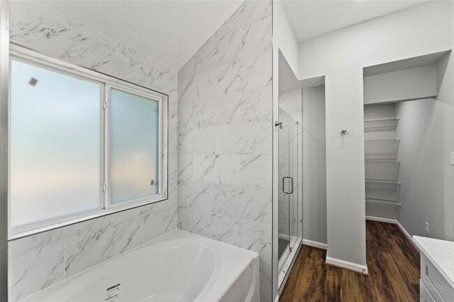 Building Photo - 4826 Brooklawn Dr