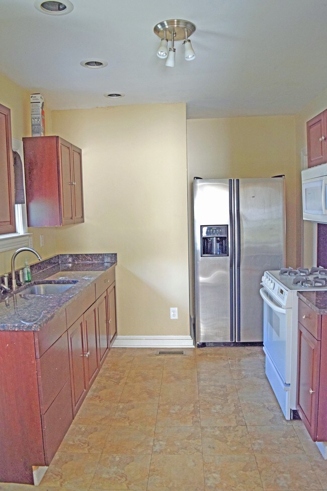 Building Photo - 2606 Wycliffe Rd