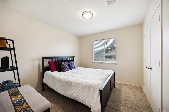 Building Photo - 8807 Sage Pl Dr