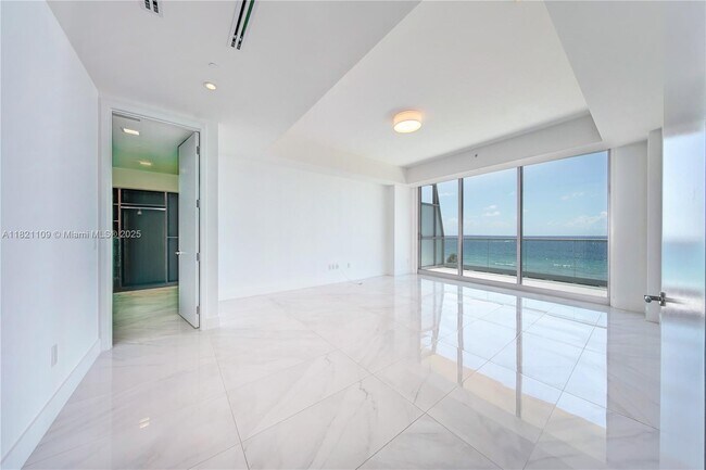 Building Photo - 9349 Collins Ave