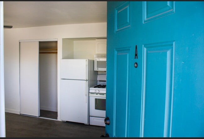 Building Photo - 1125 Tamerack Ave