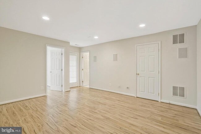 Building Photo - 6340 Walking Ln