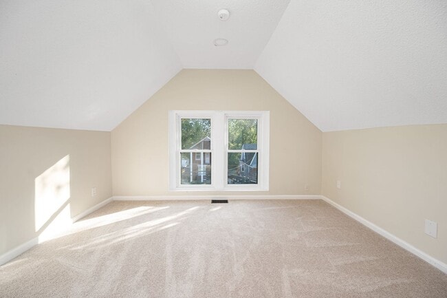 Building Photo - NORTHSIDE RARE GEM - FULLY RENOVATED 5+ BE...
