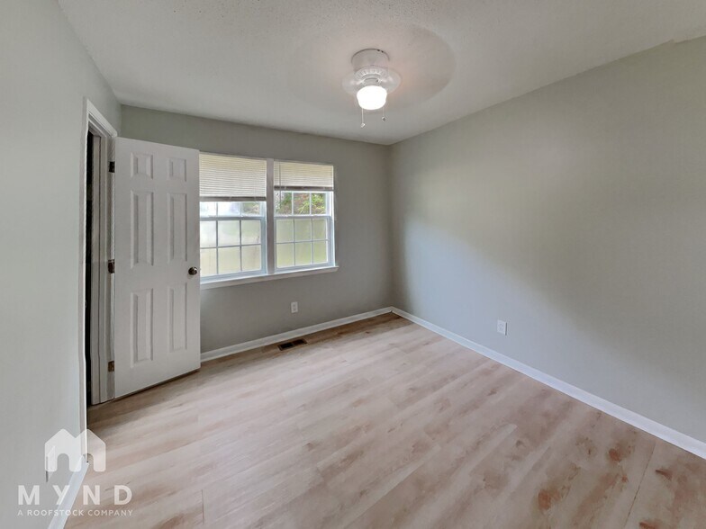 Building Photo - 5959 Shane Cir