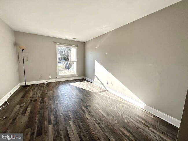 Building Photo - 15 Buttonwood Rd