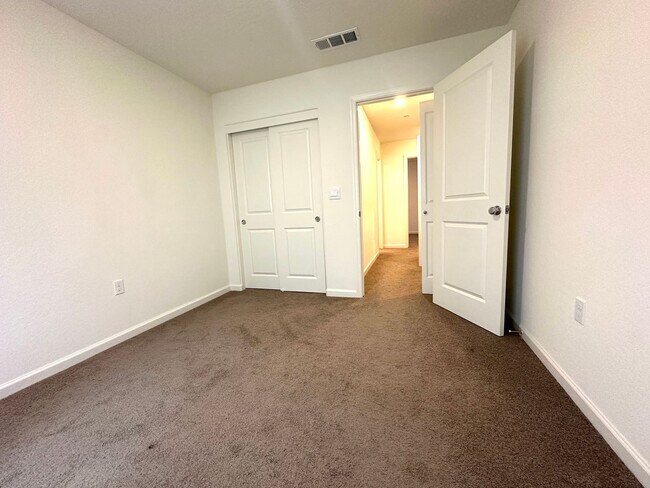 Building Photo - Beautiful Single Story Home Ready To Be Called Home!