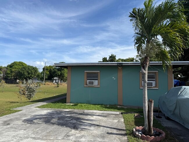 Primary Photo - 229 NW 15th Ave