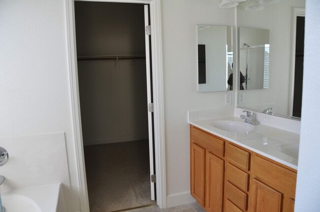 Building Photo - Beautiful North Natomas 3/2 plus LOFT!  Please read entire ad prior to requesting a viewing!