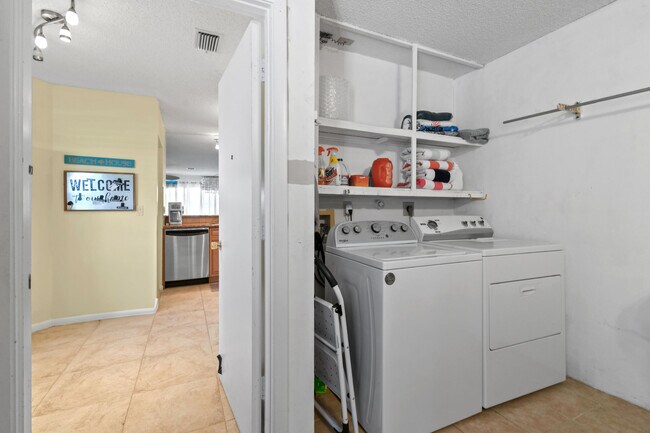 Building Photo - 1216 Ocean Dunes Cir