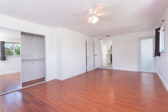 Building Photo - 142 NW 43rd Pl