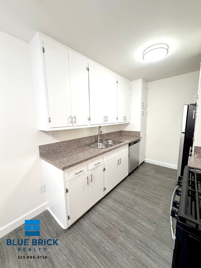 Building Photo - 5130 Yarmouth-23