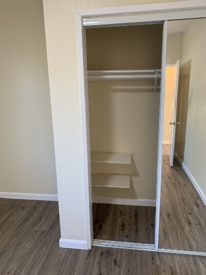 Building Photo - CHARMING 2-BEDROOM APARTMENT WITH NEW LAMI...