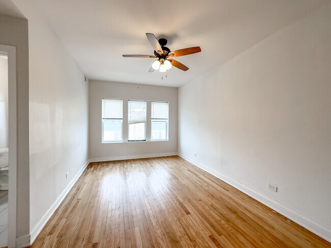 Building Photo - 4405 N Kimball Ave