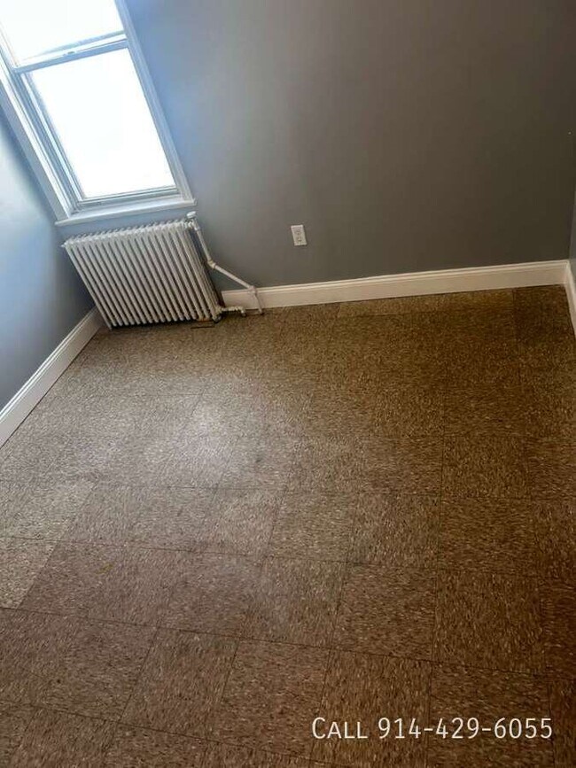 Building Photo - 263 Elm St