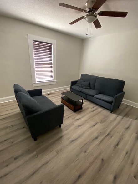 Building Photo - Room in Single Family Home on Griffin St NW
