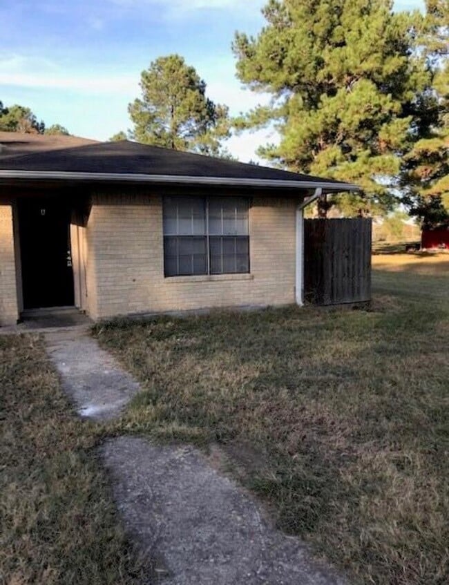 Building Photo - 716 Fernwood St