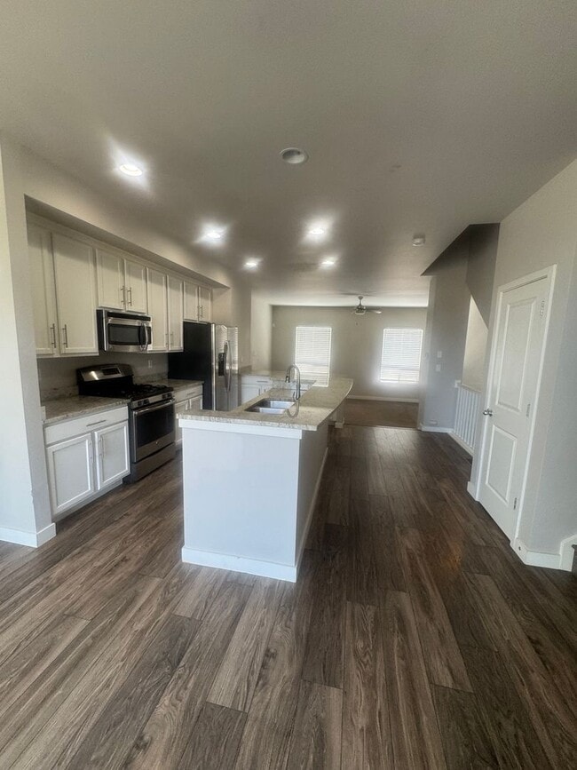 Building Photo - Incredible Herriman Townhome for rent!