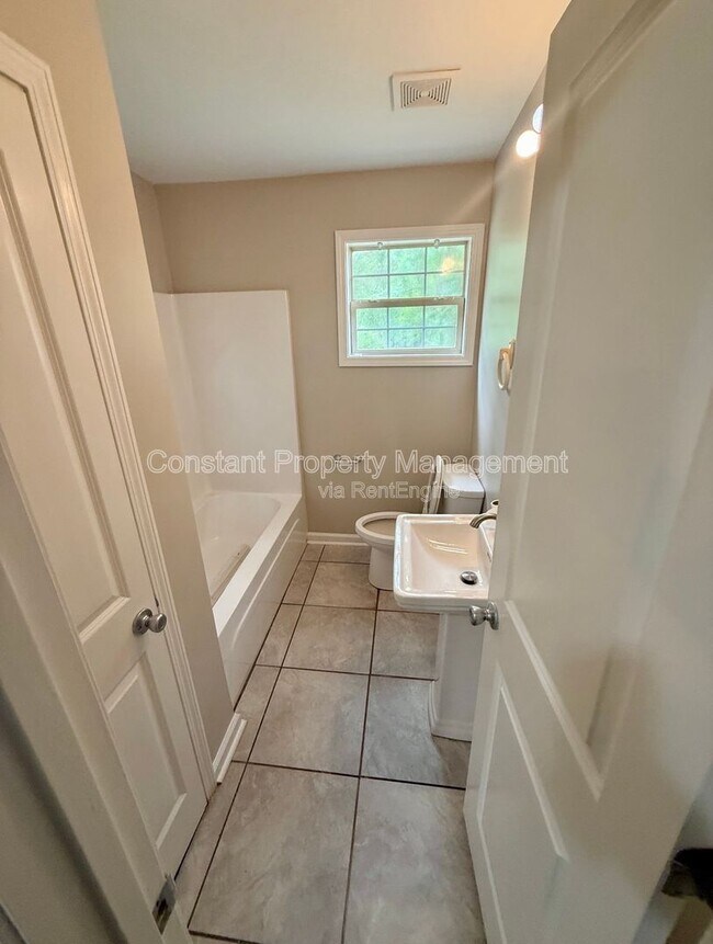 Building Photo - 181 Garrison Rd