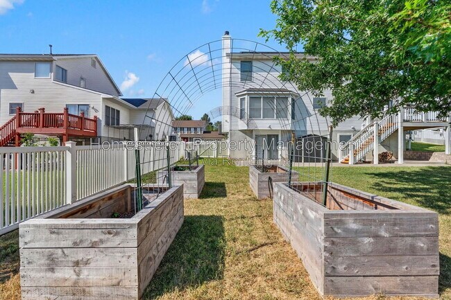 Building Photo - 6910 Emmons Dr